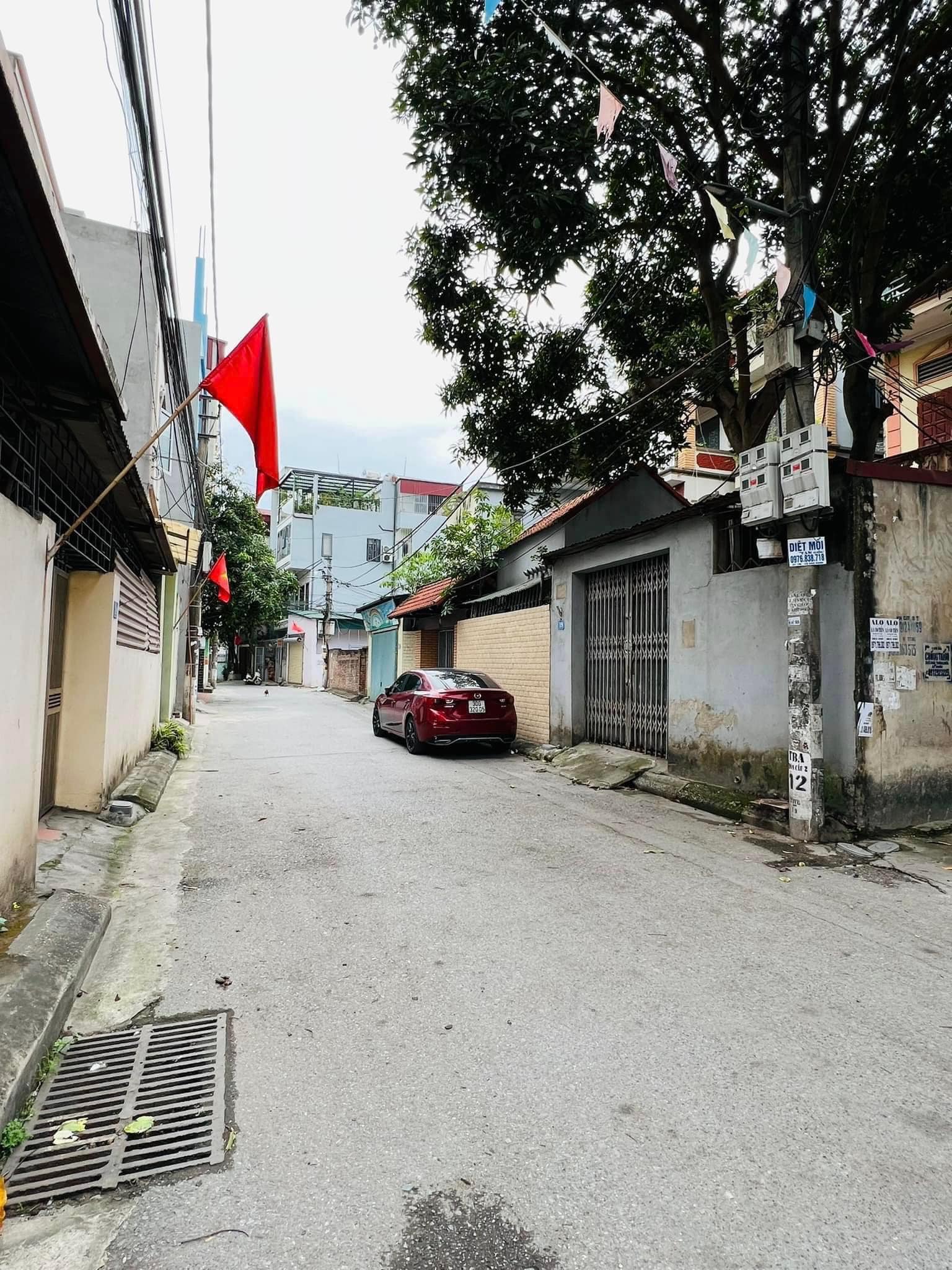 Bán nhà 5T ngõ 604 Ngọc Thuỵ, đường nhựa oto tránh, kinh doanh giá nhỉnh 5 tỷ.