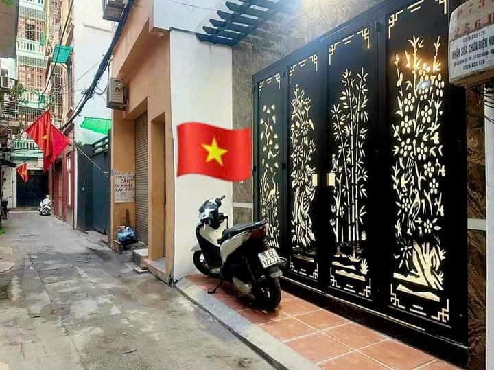 SIÊU PHẨM NHÀ ĐẸP DT:50M2 x MT:4M x 4 TẦNG x 5 NGỦ CHỈ 30M RA ÔTÔ NGÕ TRƯỚC NHÀ 3 M GẦN ROYAL CITY NGÃ TƯ SỞ QUẬN THANH.