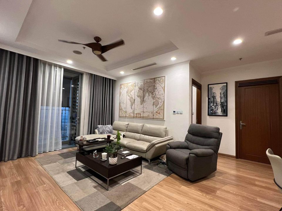 Cần bán căn 2 ngủ CC phố Lạc Trung, DT 75/90m2, đủ công năng - ở ngay.