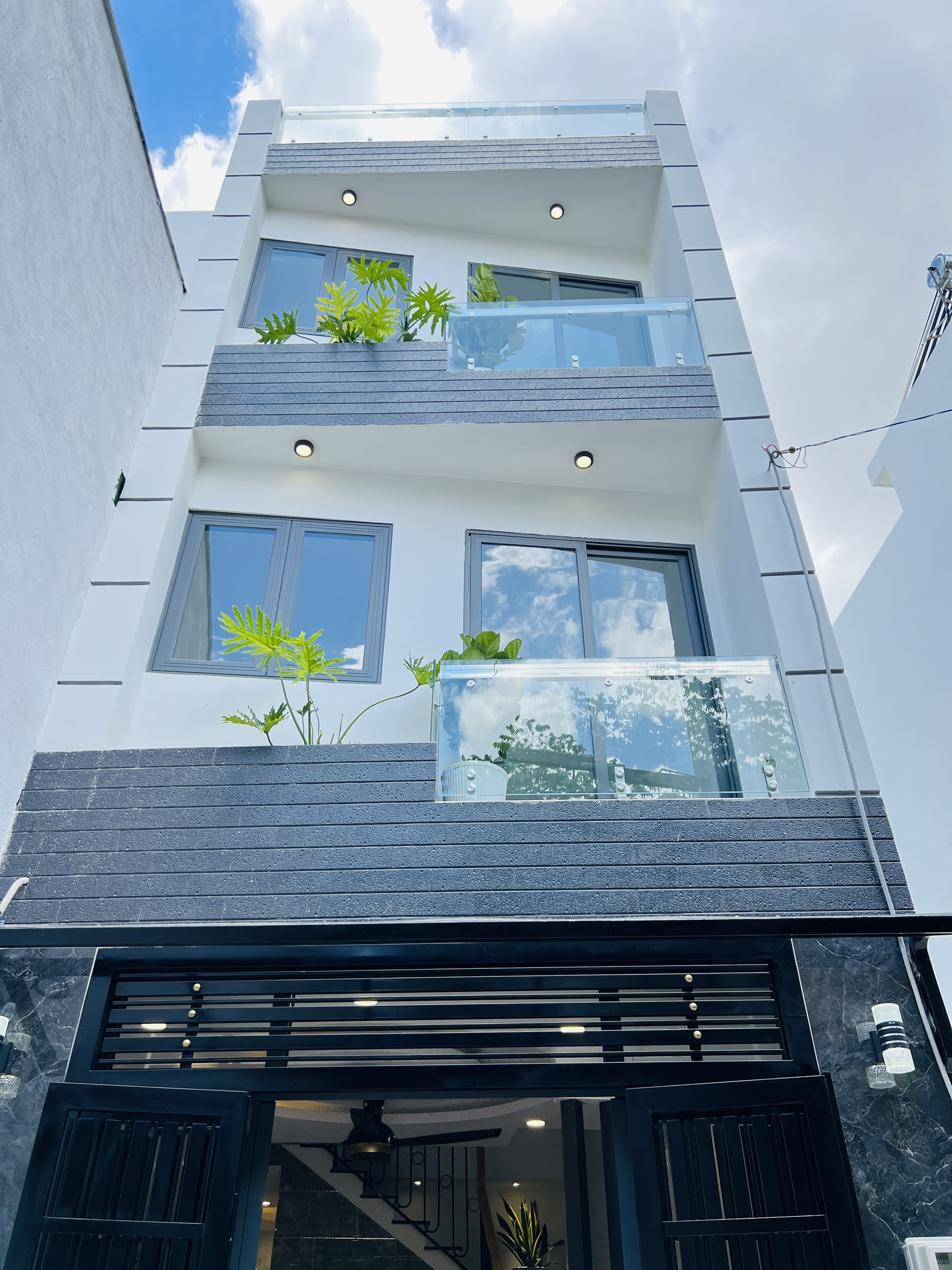 Bán Nhà Nguyễn Thái Sơn Gò Vấp 44m2 Giá 5 Tỷ 9 Mới Đẹp 3 Tầng 3 Phòng.