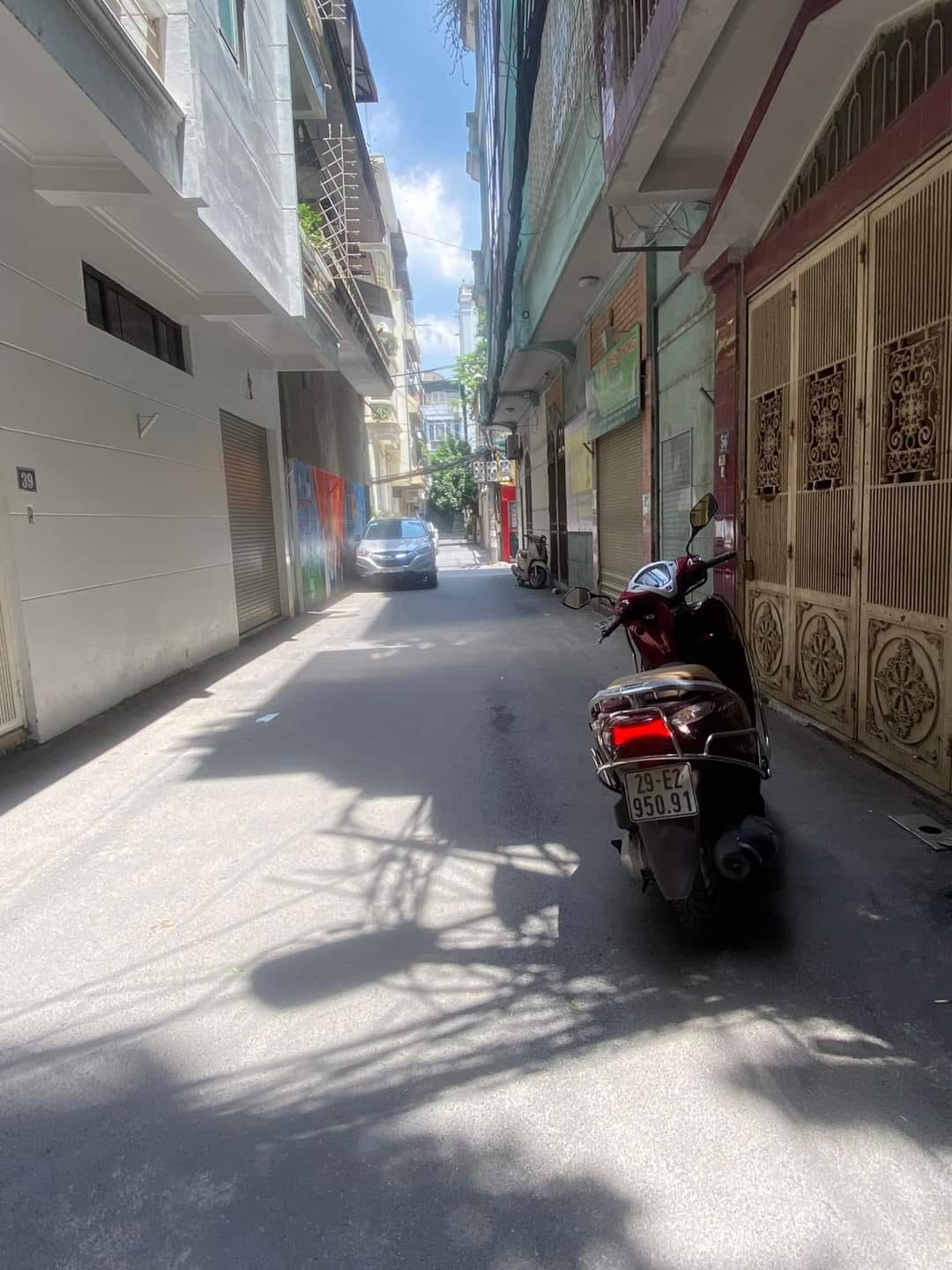 Phố Đào Tấn, Ba Đình. Oto vào nhà - Kinh Doanh - DT 28m x 5 Tầng x Giá 4.1 tỷ.