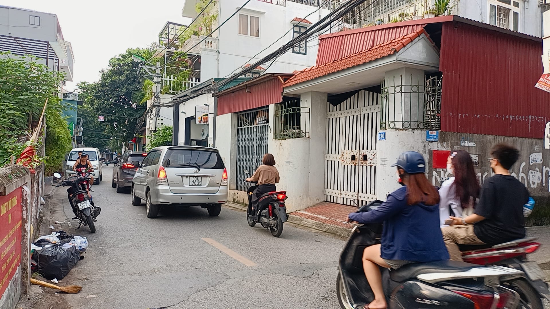 Bán nhà 84m x 4T ngõ 405 Ngọc Thuỵ, MT rộng, ở luôn, oto vào nhà giá 3 tỷ 75.