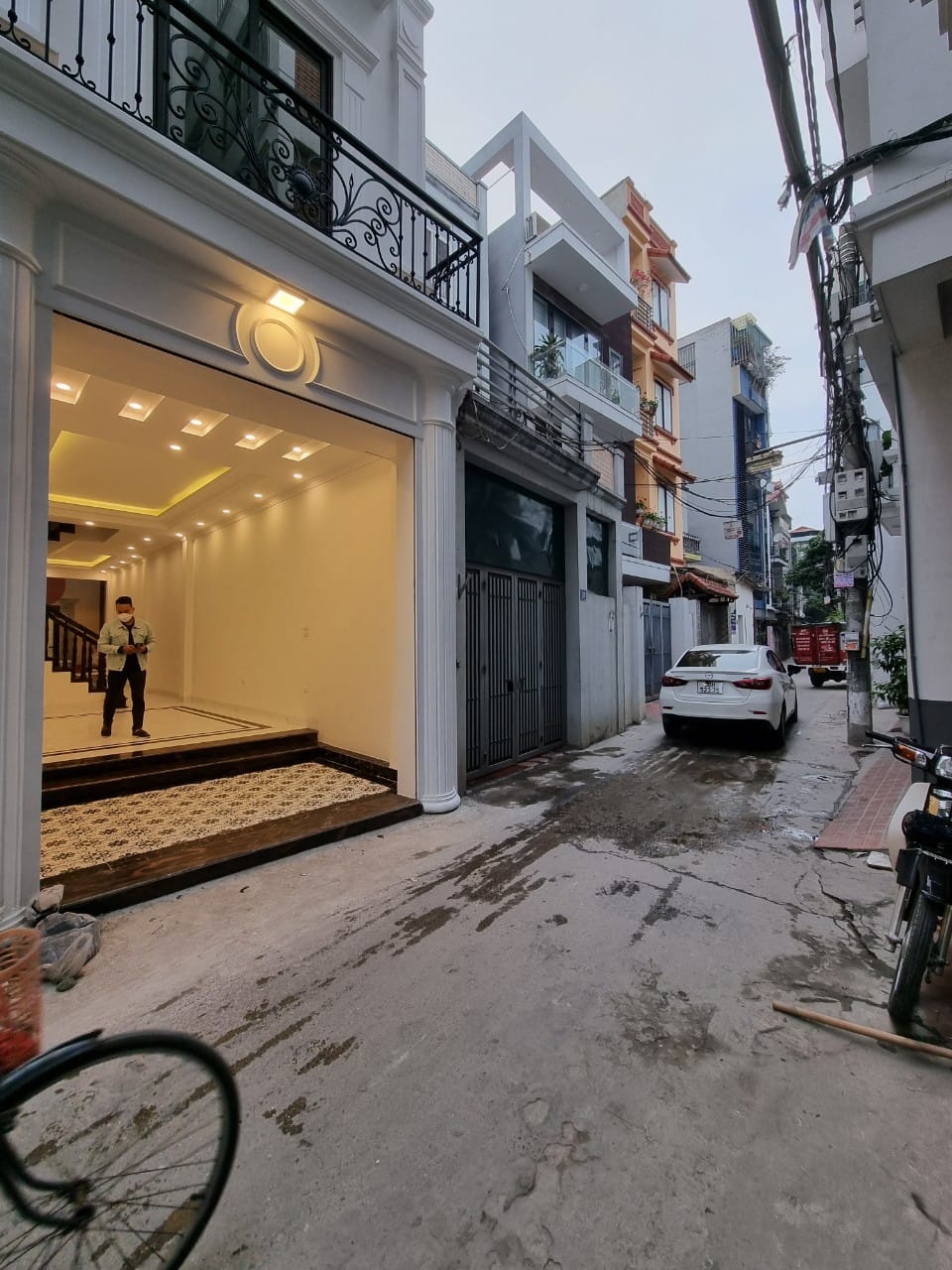 Bán nhà ngõ 532 Ngọc Thuỵ, 44m x 3T ở luôn, oto vào nhà cần bán gấp giá 3 tỷ 6