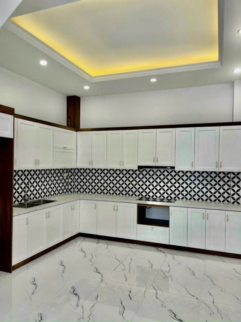 BÁN NHÀ ĐẸP PHỐ TRẠM - MẶT NGÕ - GA RA Ô TÔ - NGÕ THÔNG CỔ LINH - BÁT KHỐI.