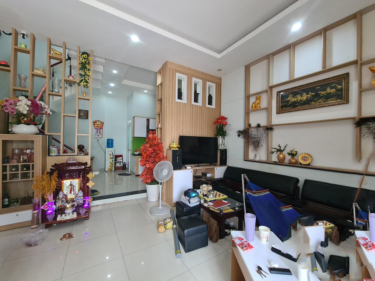 Bán nhà Trần Bá Giao PHƯỜNG 5 Quận Gò Vấp, 3 tầng, Đ. 6m, giá giảm còn 7.5 tỷ.