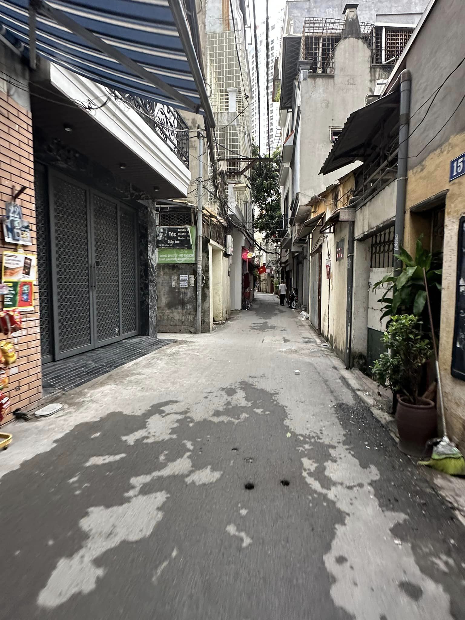 Bán nhà ngõ 24 Ngọc Lâm 67m x 3T, ở luôn, oto, giá 4 tỷ 7 thương lượng.