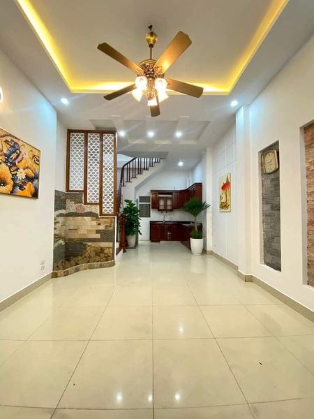 BÁN NHÀ GẦN TRƯỜNG ĐẠI HỌC NGOẠI THƯƠNG PHỐ CHÙA LÁNG DT:40M2 x 5 TẦNG x MT:4M x 4 PHÒNG NGỦ GIÁ:HƠN 4 TỶ QUẬN ĐỐNG ĐA.