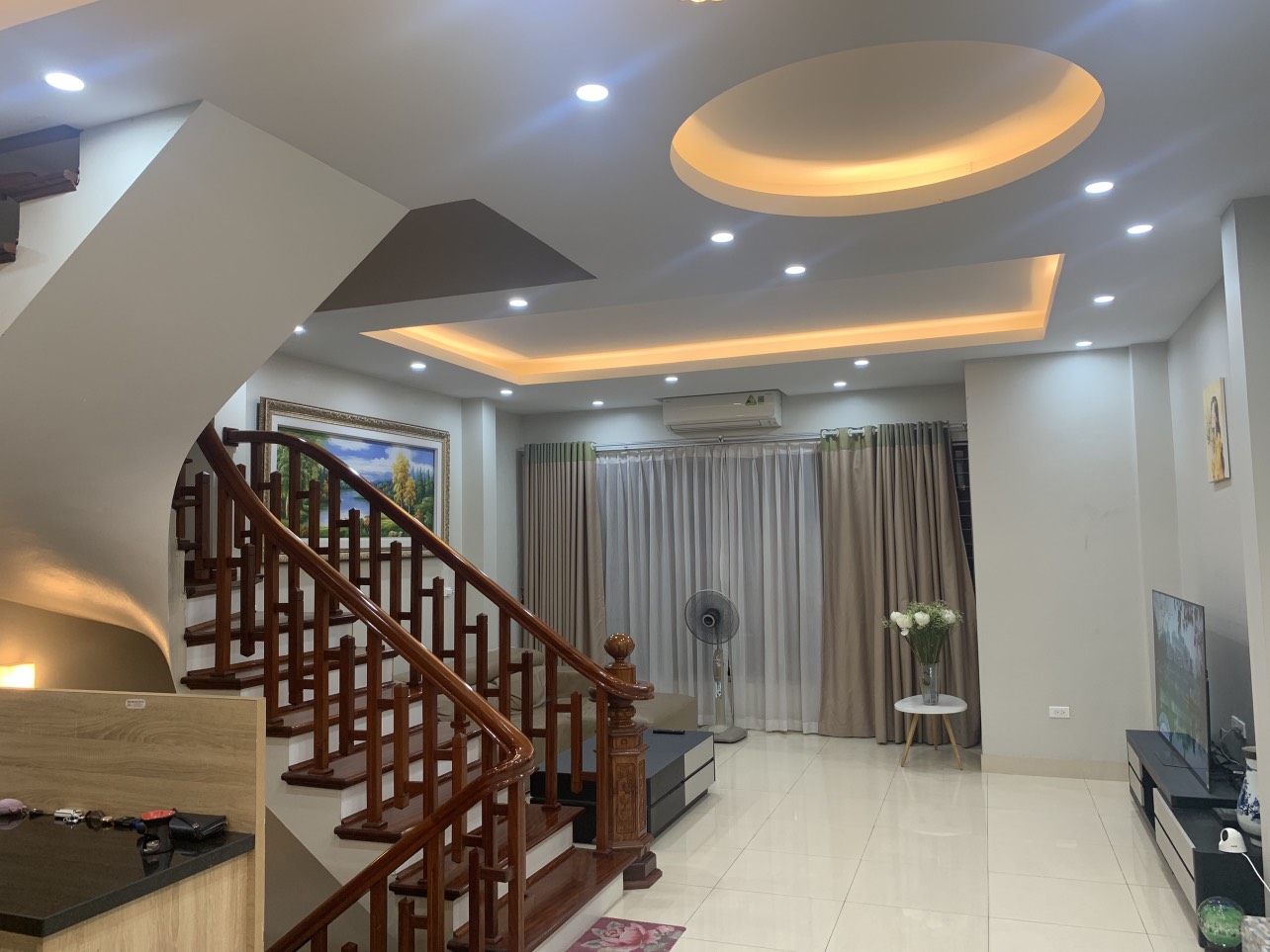 Cho thuê nhà ngõ Lạc Long Quân Tây Hồ 60m2 x 6 tầng.