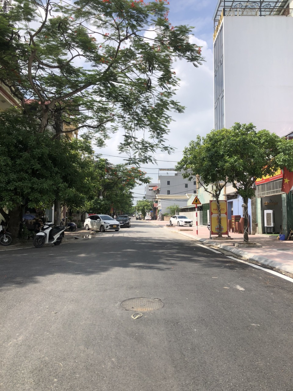 Bán đất đấu giá Cự Khối, ô tô tránh, vỉa hè, 290 m2, MT 15 m, chỉ 21 tỷ..