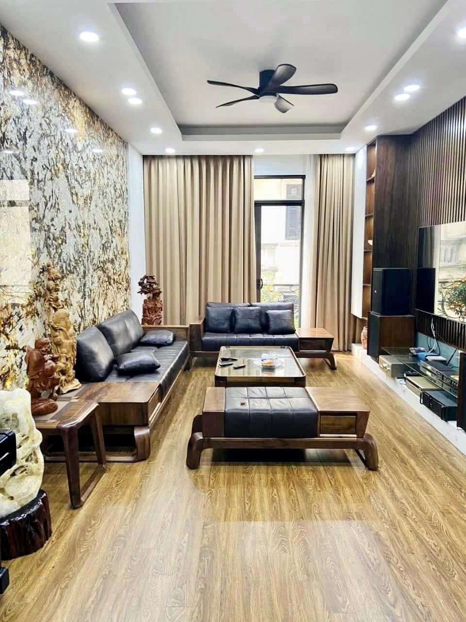 Phố Vĩnh Phúc, Ba Đình. Oto qua nhà - Kinh doanh. DT 38m x 4 Tầng x Giá 4.8 tỷ.