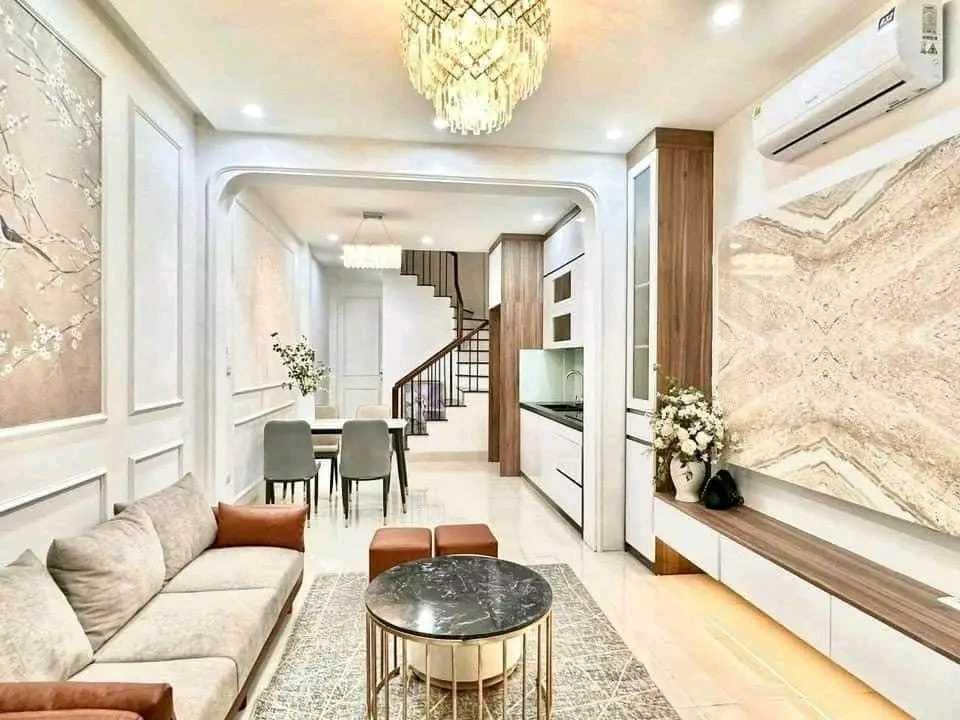 BÁN NHÀ 5 TẦNG DT:35M2 GIÁ HƠN 4 TỶ PHỐ KHƯƠNG TRUNG ĐẦU NGÃ TƯ SỞ QUẬN THANH XUÂN HÀ NỘI.