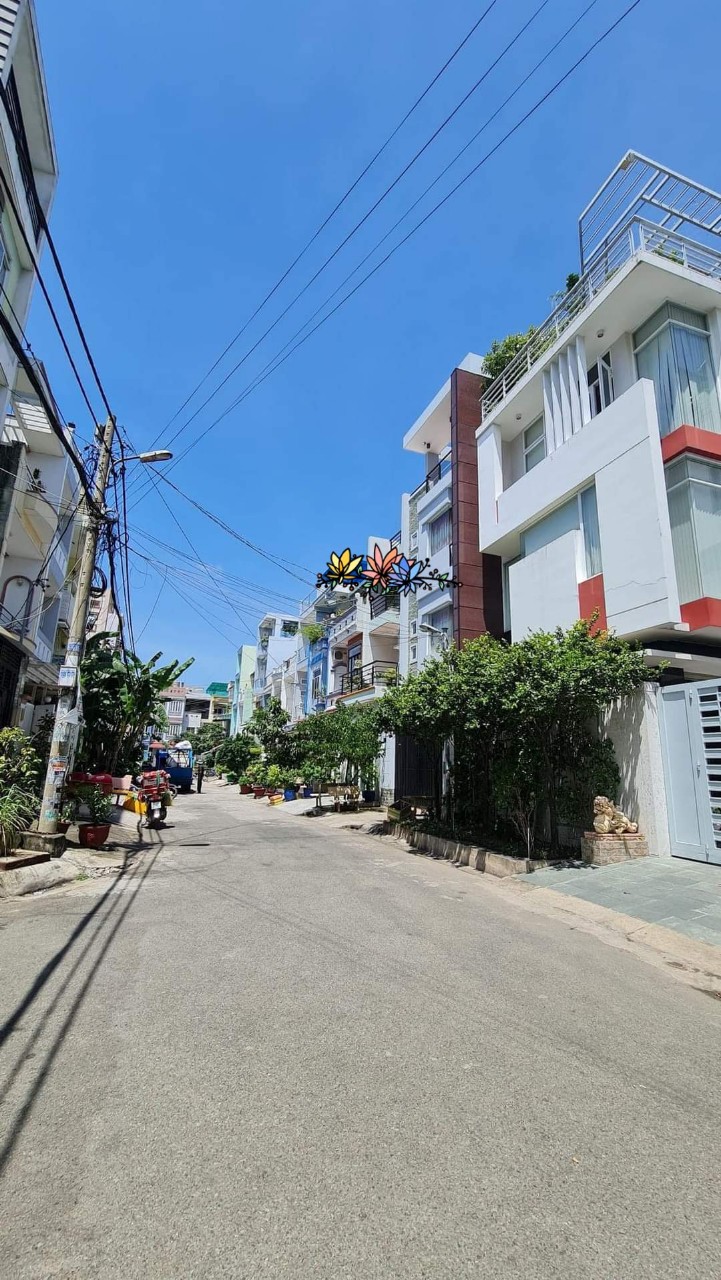 GẤP - NHÀ ĐẸP 4 TẦNG, 10X12, MẶT TIỀN KHU TÊN LỬA, GIÁ CỰC TỐT NHỈNH 13 TỶ.