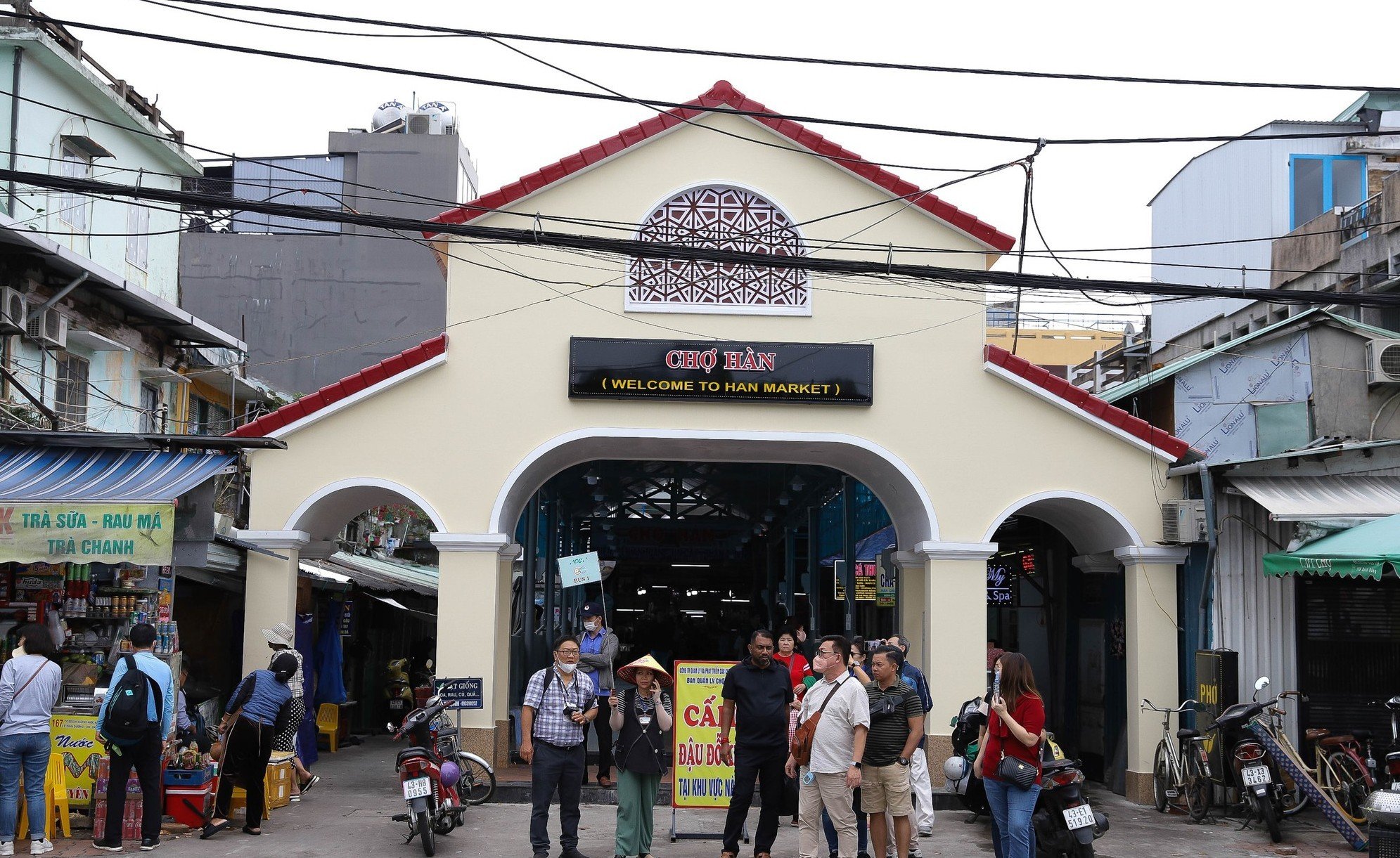 Bán nhà 3 tầng MT chợ Hàn đường Nguyễn Thái Học, Q. Hải Châu. Đang cho thuê 100tr/th. Giá 28 tỷ.