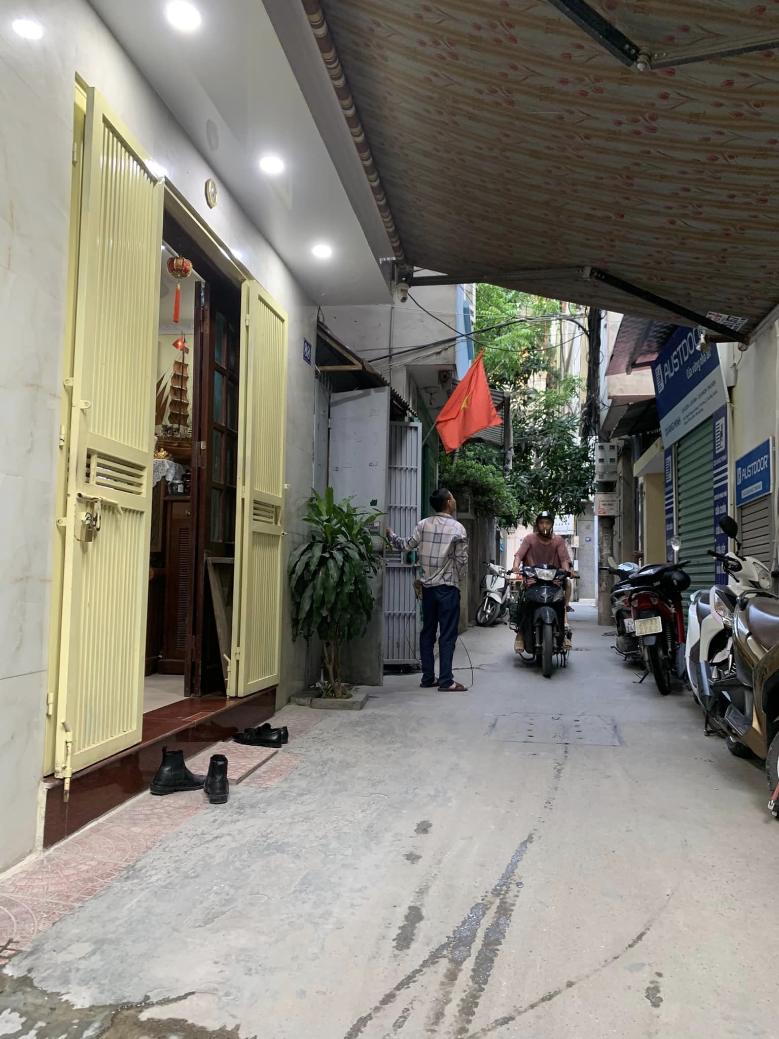 Phố Tây Sơn, quận Đống Đa. Mặt ngõ thông - Kinh doanh. DT 32m x 4 Tầng x Giá 3.69 tỷ.