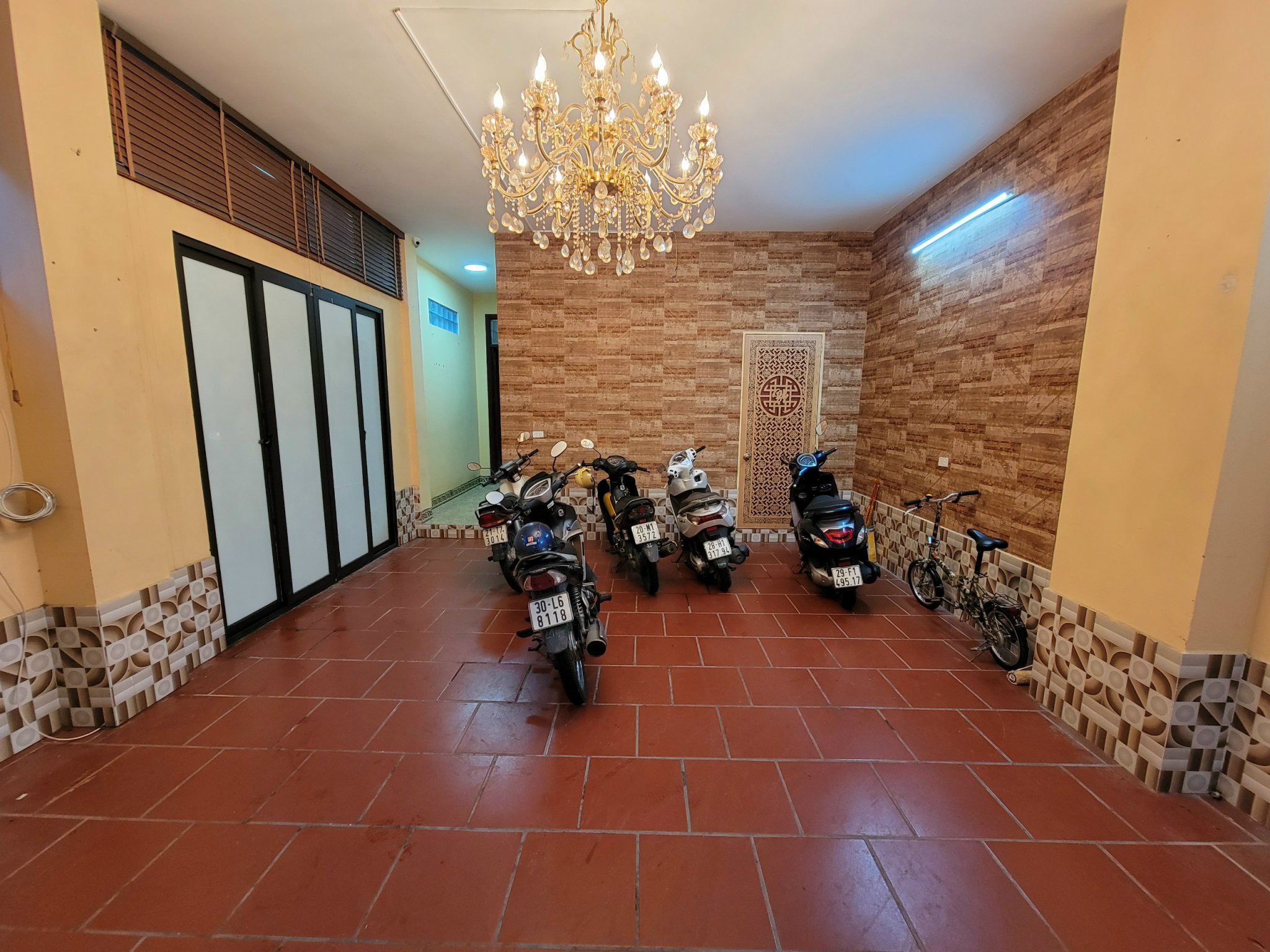 Siêu Phẩm Phố Đê La Thành, Đống Đa: 89m2 - 5 tầng thang máy - mặt tiền 5,33m - giá 11,1 tỷ.