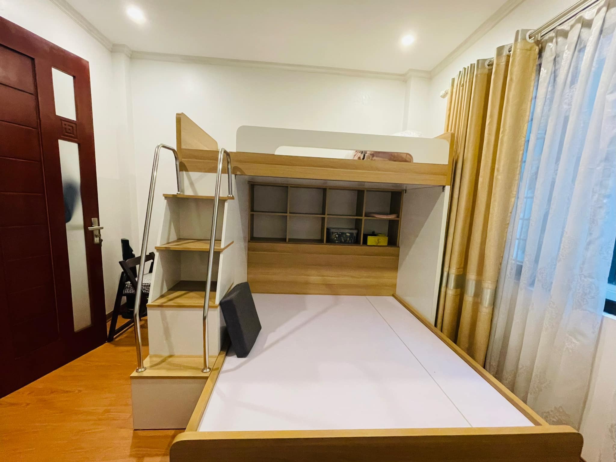 Bán nhà Nguyễn Văn Cừ, Full nội thất, 35 m2, 5 tầng, chỉ nhĩnh 3 tỷ.