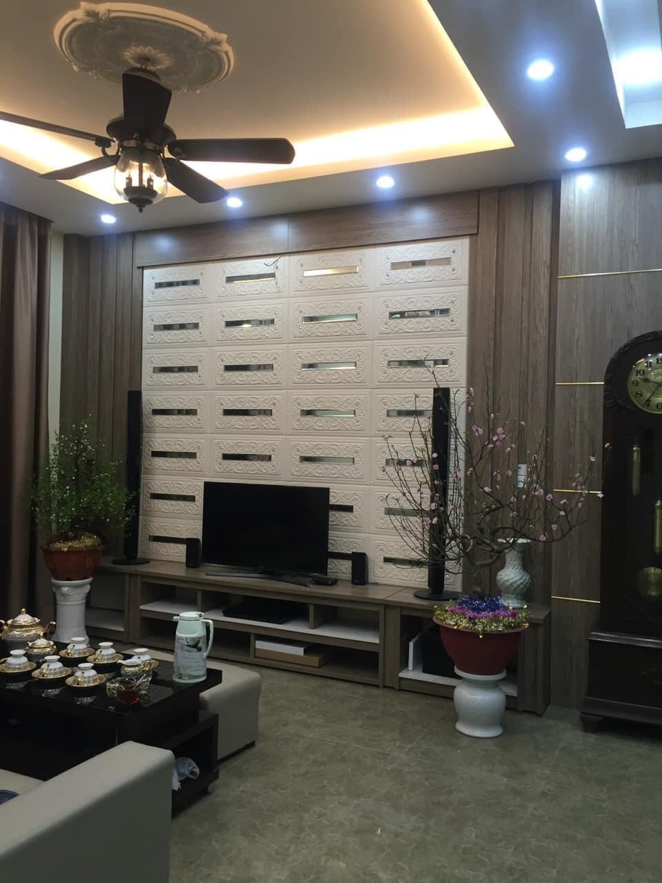 Bán nhà Ngô Quyền, 5 tầng hiện đại, 4 P.ngủ, sổ đỏ chính chủ, về ở ngay, giá 3.5 tỷ.