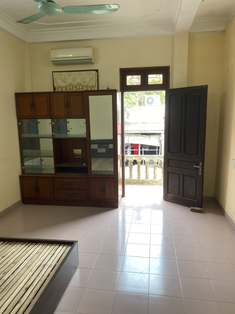 Cho thuê nhà nguyên căn tại Ngõ 158 Kim Mã, Ba Đình. Nhà rộng 2 thoáng. Chỉ 11tr.