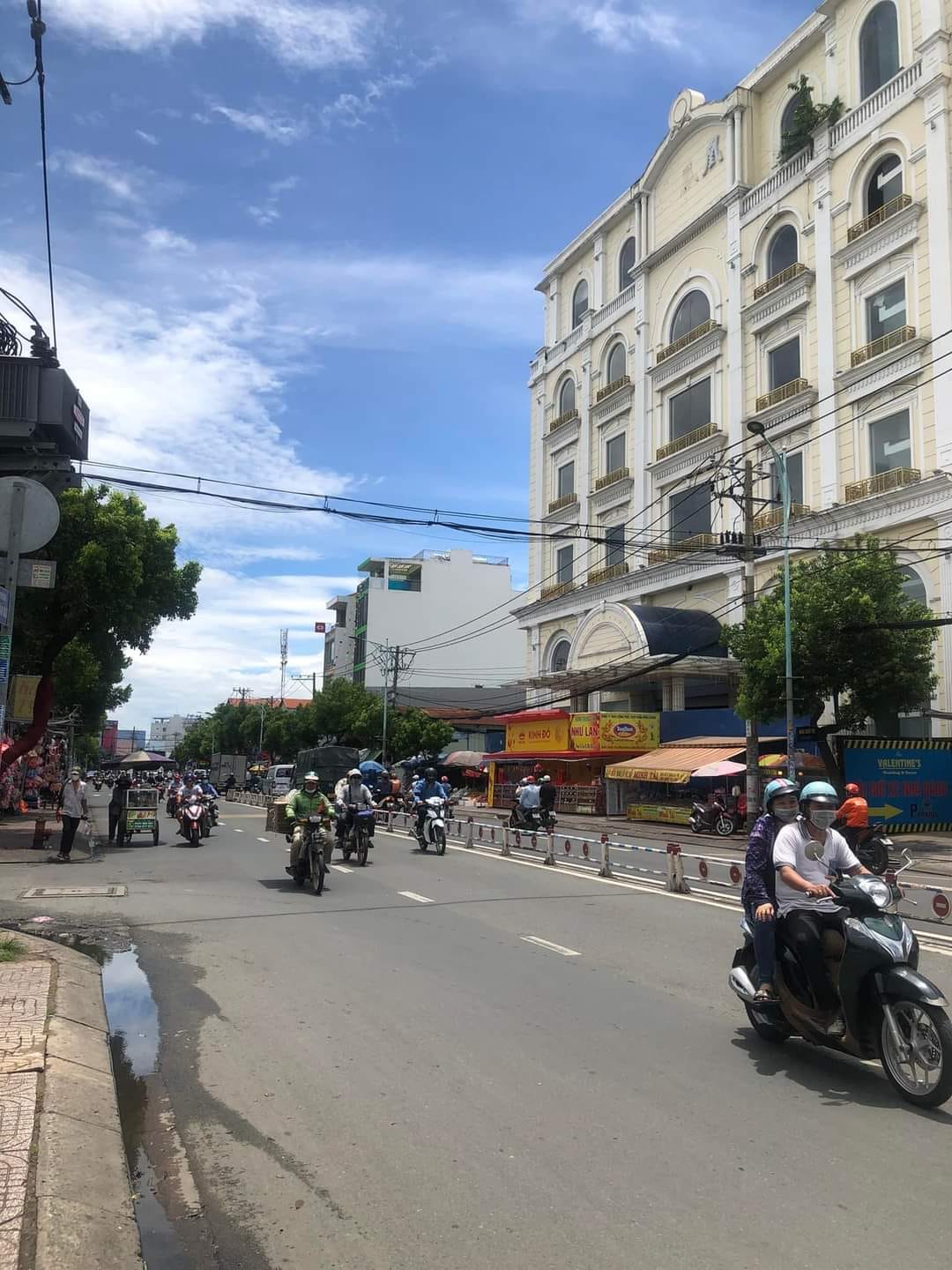 BÁN NHÀ MẶT TIỀN KINH DOANH - LÊ VĂN QUỚI - BÌNH TÂN - 100m2( 5mx20m) - GIÁ 14 TỶ.