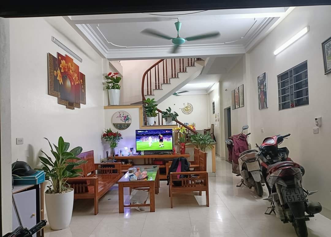 Bán nhà Lê Trọng Tấn, 4 tầng hiện đại, pháp lý chuẩn, cách phố 30m, giá 4,2 tỷ.