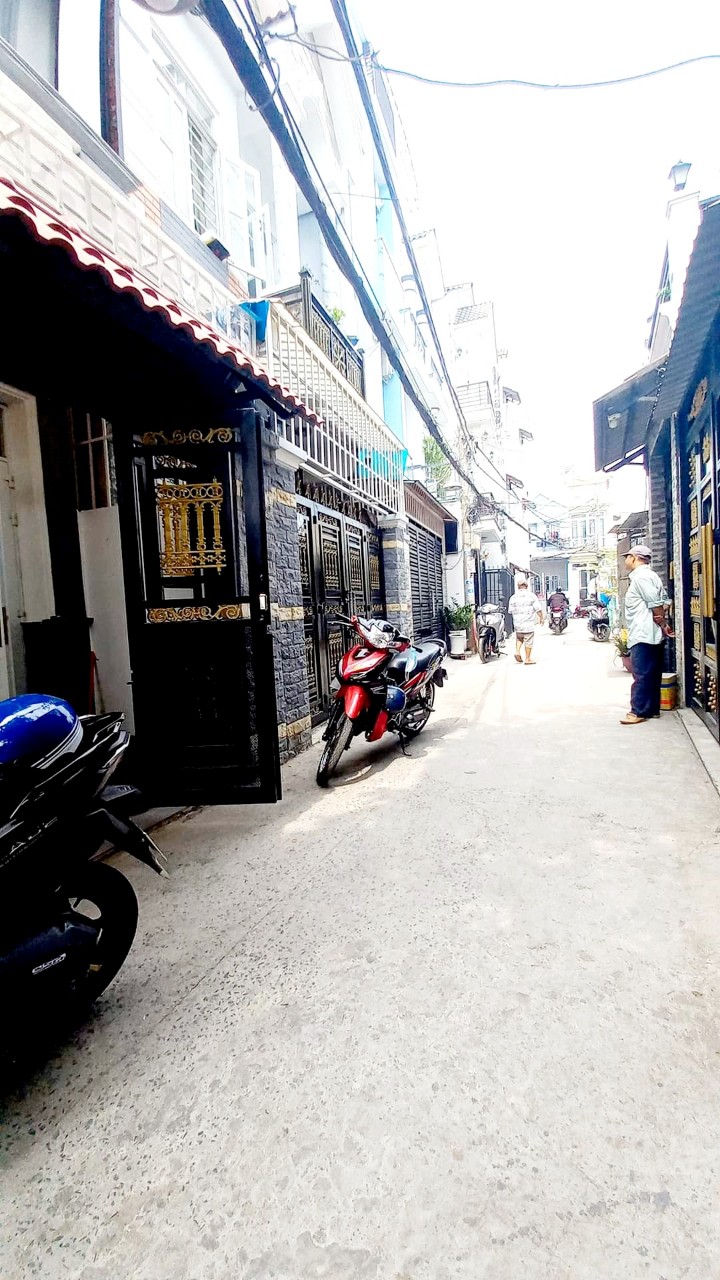 OTO ĐỖ CỬA, NHÀ MỚI ĐẸP, KP5 THỊ TRẤN NHÀ BÈ, GIÁ 5T1.