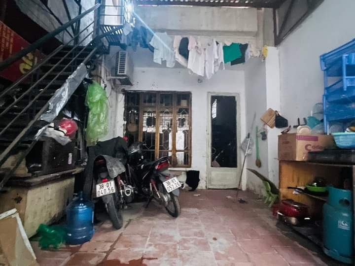 BÁN NHÀ PHỐ ĐÊ LA THÀNH 132M2 – MT 8M – 10.3 TỶ.