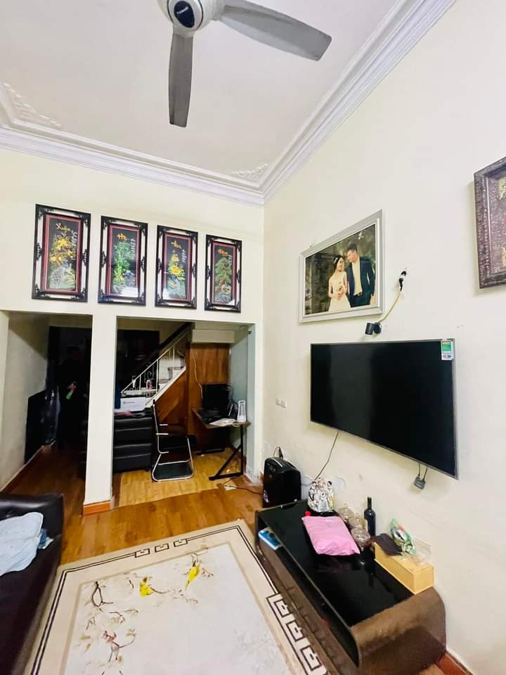 Cần bán ngay nhà đẹp trung tâm Hà Đông, Hà Nội. Diện tích: 44m² Nhà: 3.5 tầng Mặt tiền: 3.4m 5.65 tỷ. Có thương lượng.