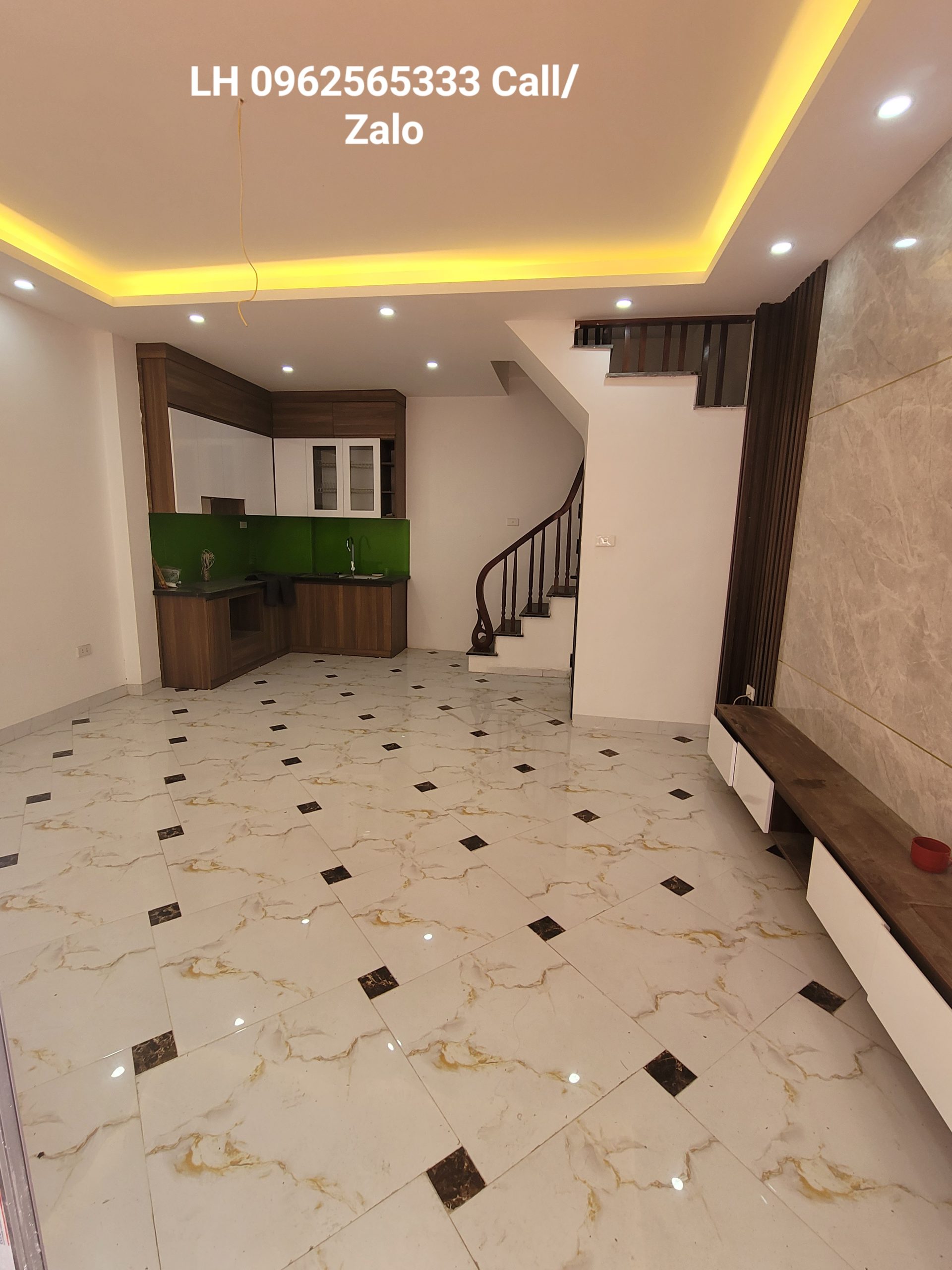 Nhà 31m2x5T đường trước đất 3m sát đường ô tô.