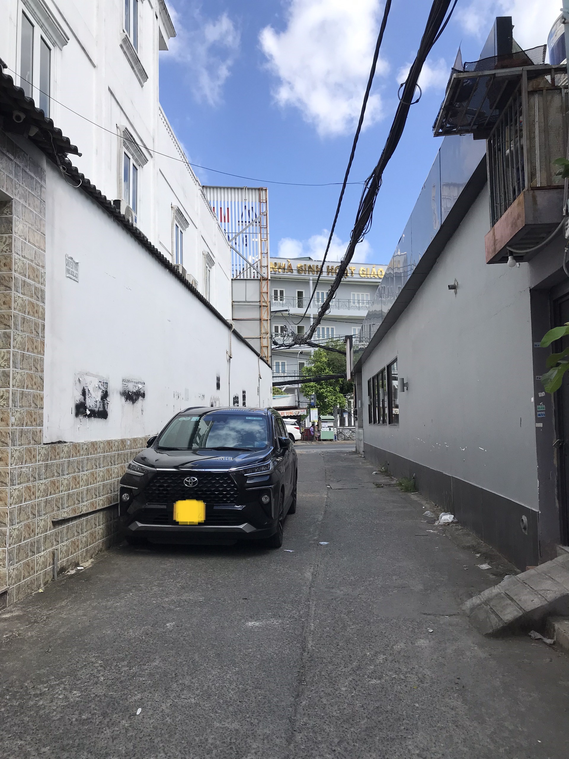 BÁN NHÀ HXH SÁT MẶT TIỀN NGUYỄN VĂN KHỐI 45M2 3 LẦU NHỈNH 4 TỶ.