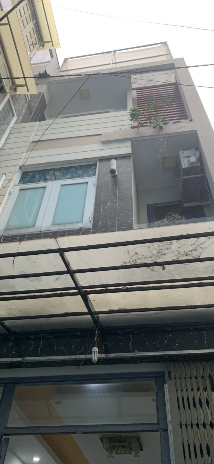 Nhà Quận 4 - 42m2 - 4Tầng, Sát Mặt Tiền, Mới ở ngay.