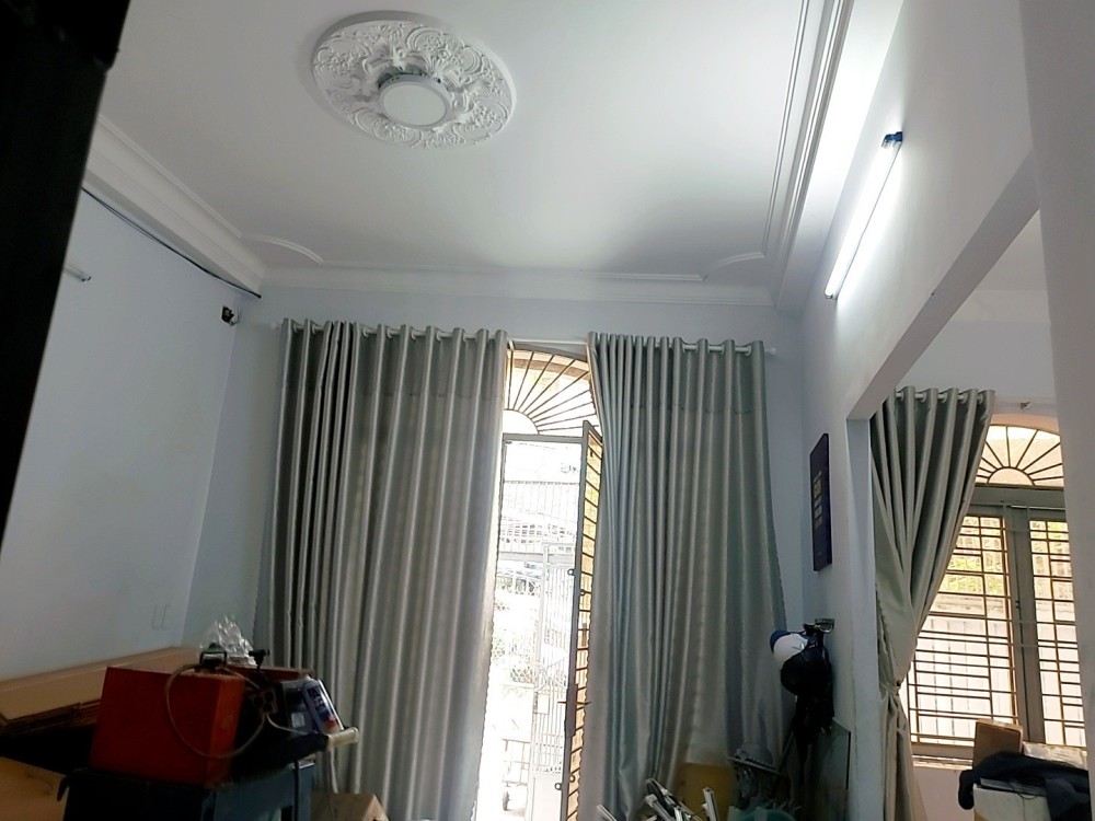 Bán nhà giá rẻ gần khu Đất Thánh, Tân Bình, 58m2, 5PN, chỉ 6 tỷ xíu.