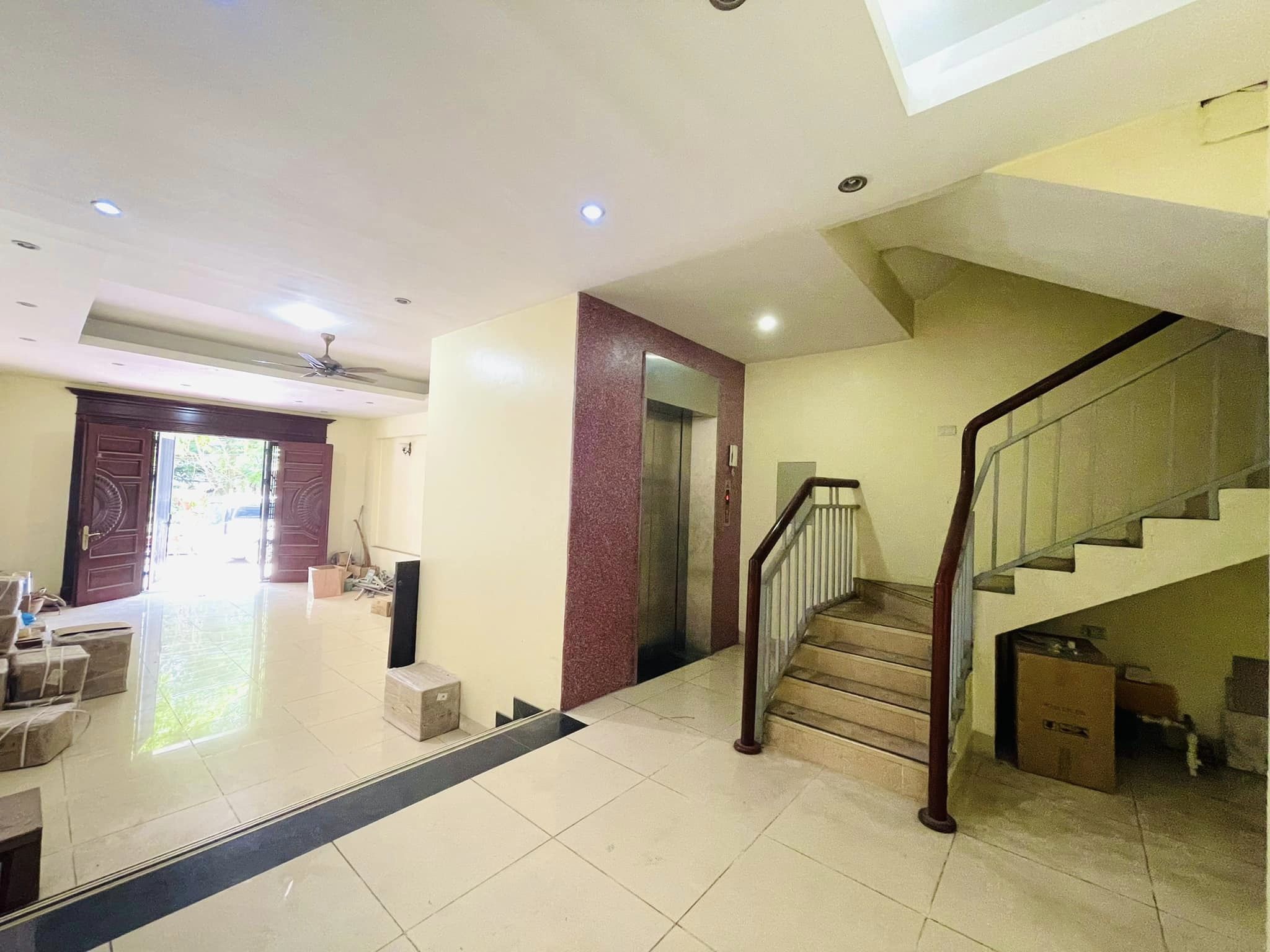 Bán nhà Hưng Thịnh, phân lô ô tô đỗ cửa 80 m2, 13 tỷ 800.