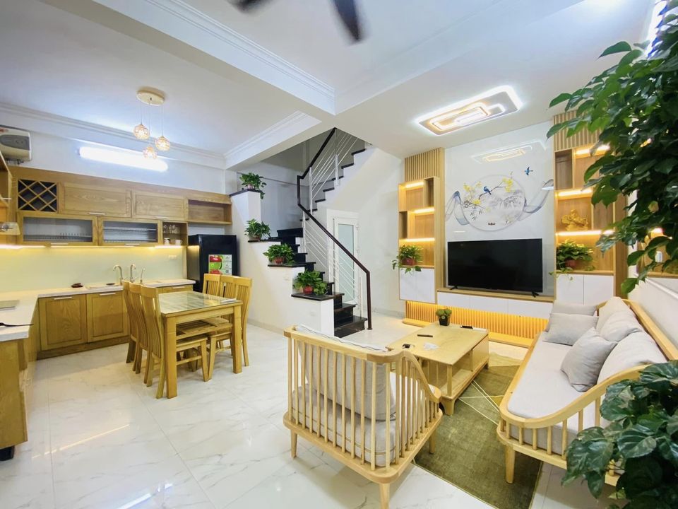 Chính chủ bán nhà Hào Nam 43m2 x 5 tầng, hiện đại ở luôn giá bán 4,6 tỷ sát Doanh trại quân đội.