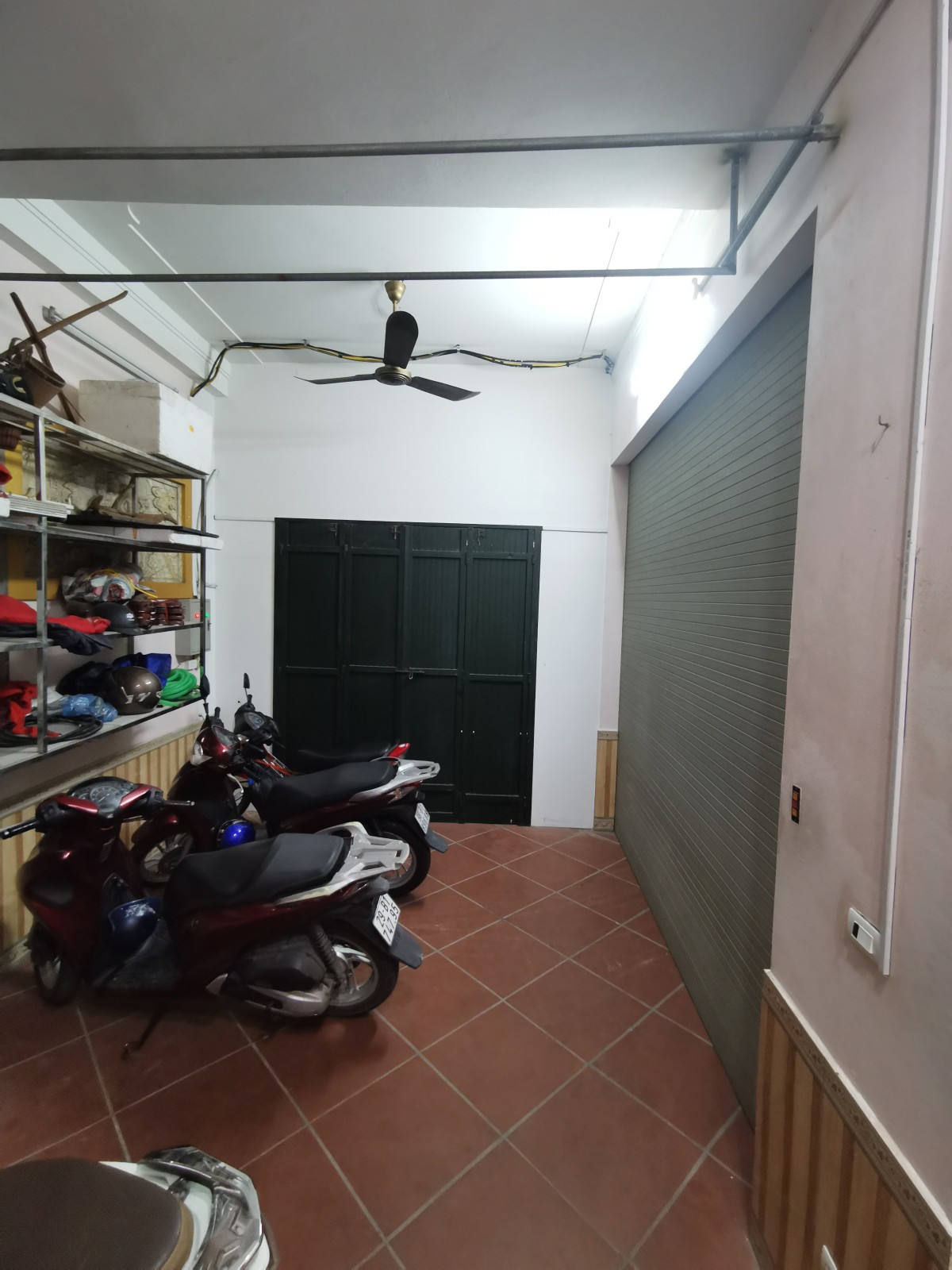 Bán Nhà phố Hoàng Hoa Thám KD ÔTô vào nhà lô góc DT 40m 5Tg MT 3,8m chỉ 5,5 tỷ.