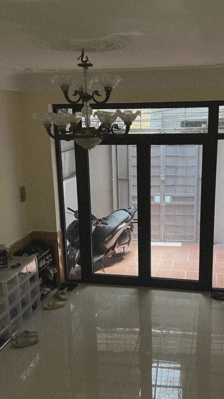 Cần bán nhà ở 184 đê trần khát chân.55m2,4 tầng,5 tỷ sổ đỏ nở hậu.