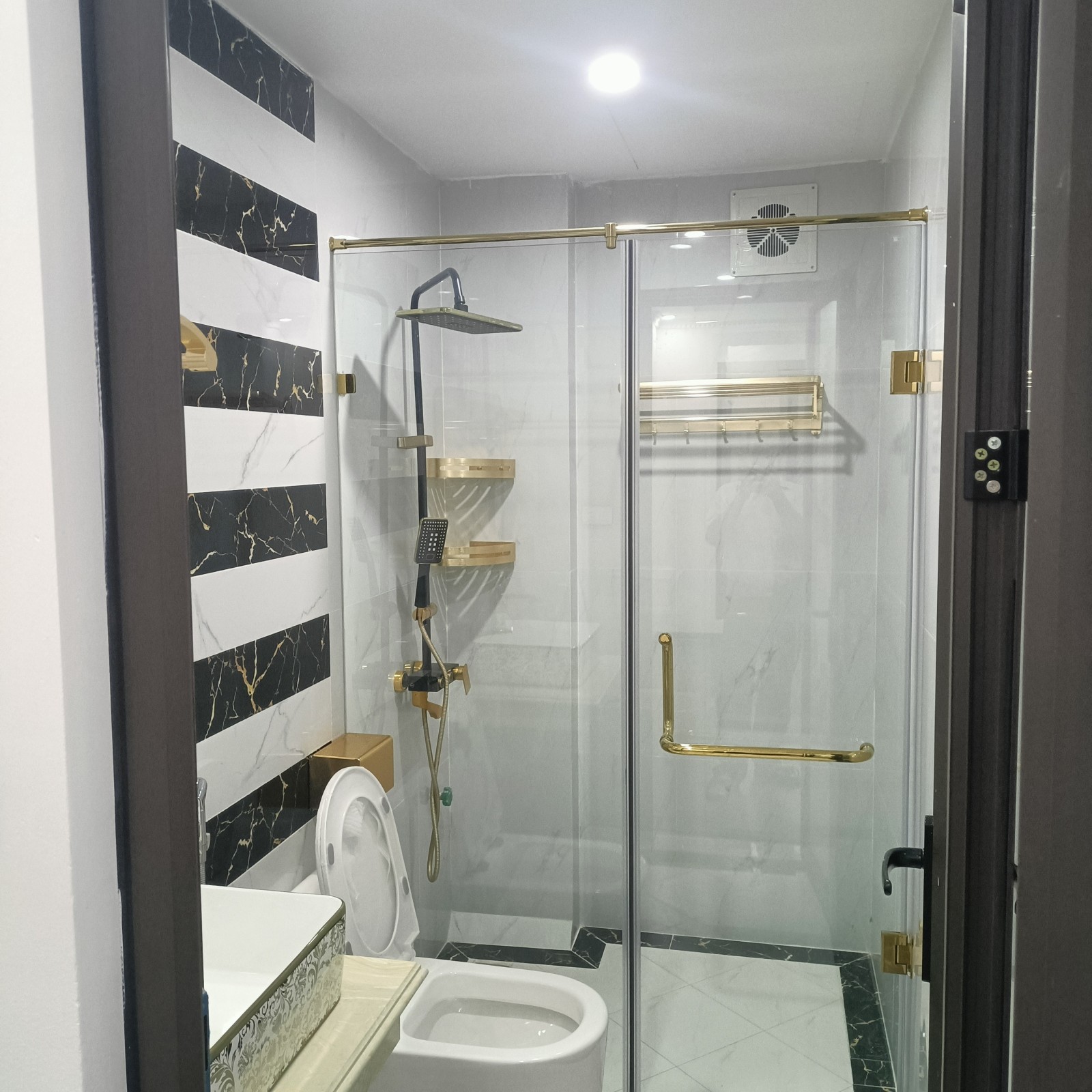 Bán gấp nhà phố Vương Thừa Vũ 20m ra ô tô 35m 6Tg MT 4m, Chỉ 4,9 tỷ.