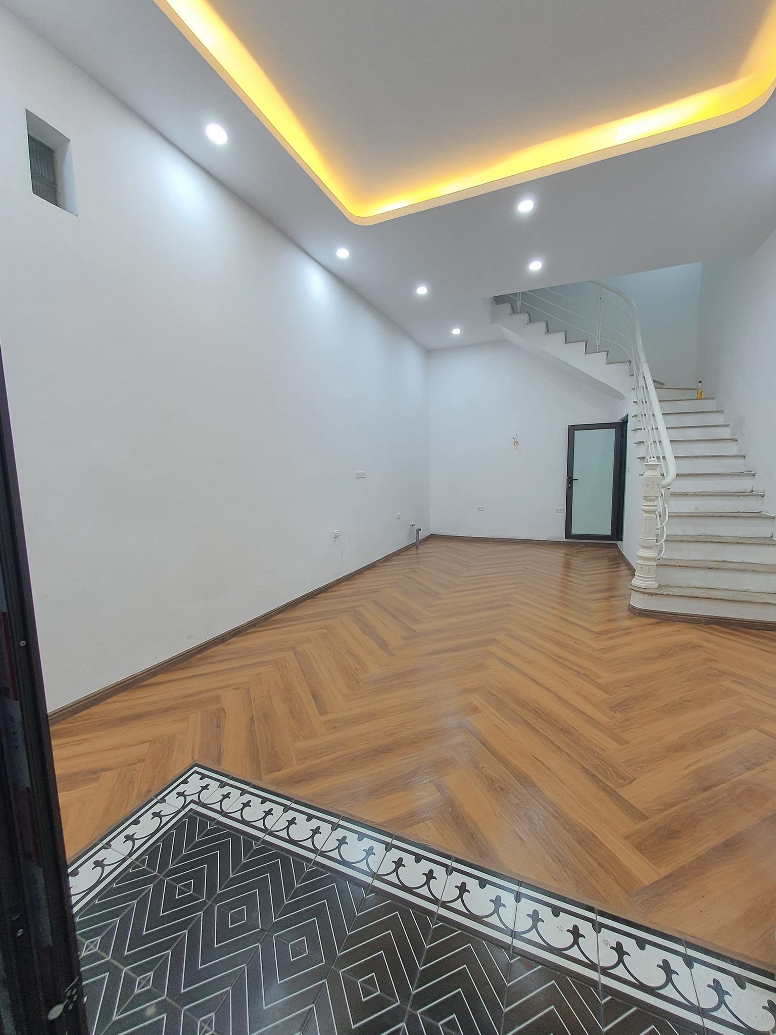 Bán nhà Giáp Bát 35 m2, 3 tỷ 200, nhà đẹp về ở ngay.