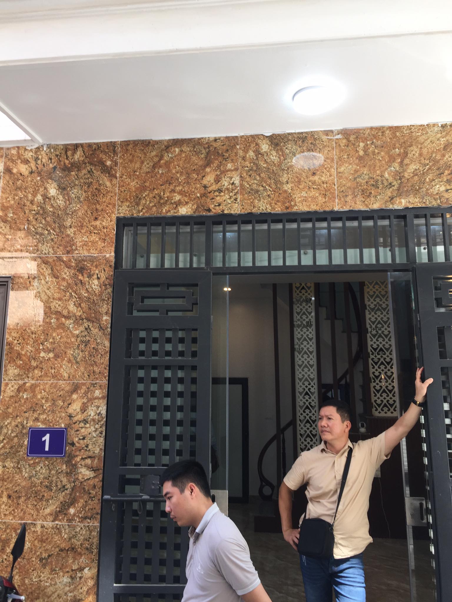 BÁN NHÀ HOÀNG ĐẠO THÀNH, GẦN PHỐ, ÔTÔ ĐỖ CỬA, NHÀ MỚI ĐẸP THMÁY Ở NGAY.