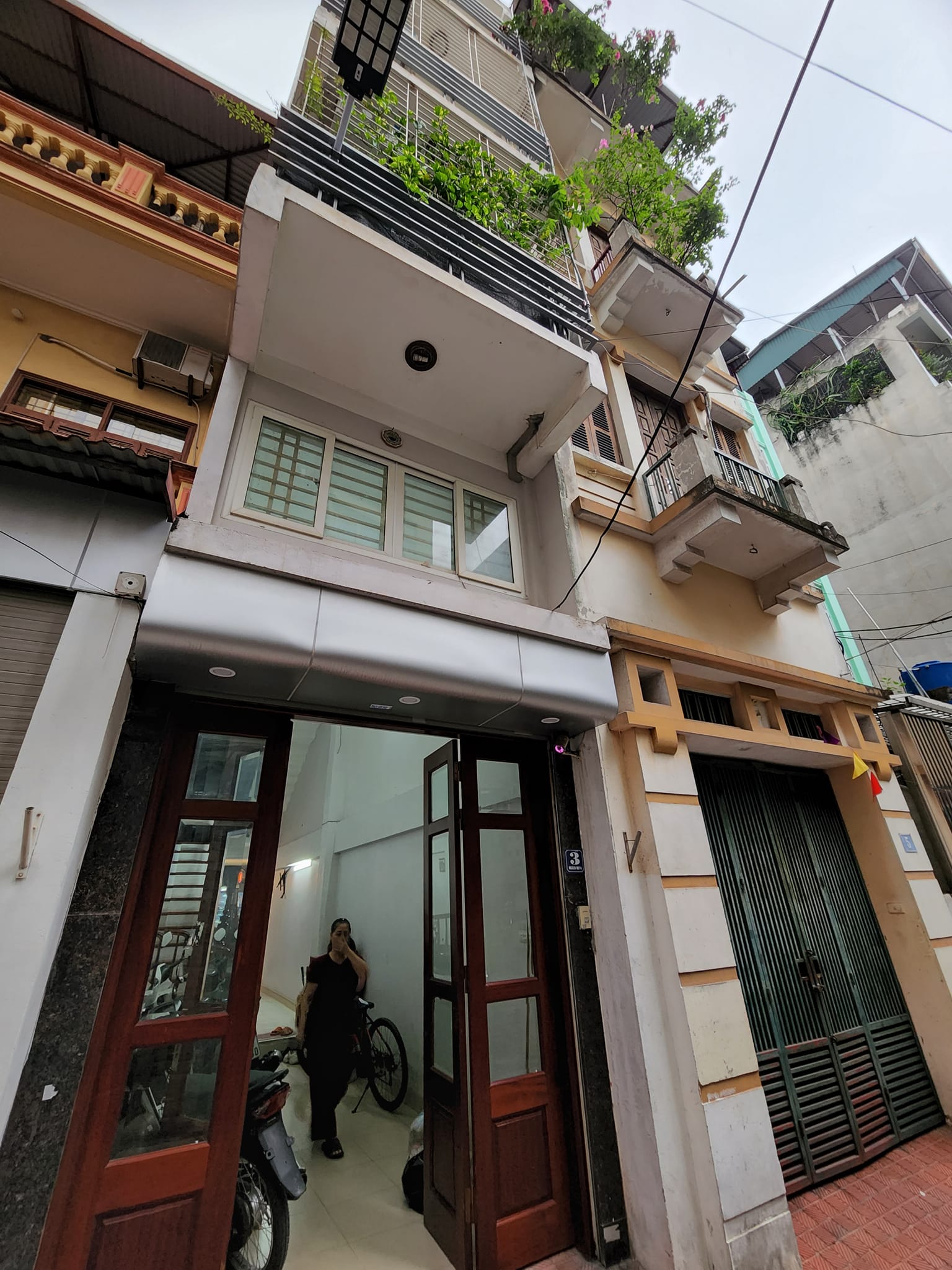 BÁN NHÀ NGUYỄN NGỌC NẠI, Ô TÔ TRÁNH, NHÀ MỚI ĐẸP DT 40MX5T 4PN, Ở NGAY.