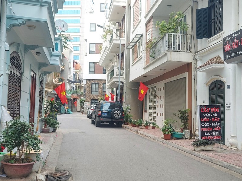 NHÀ ĐẸP PHÂN LÔ PHỐ NGUYỄN VĂN CỪ, KHU DÂN TRÍ CAO, TIỆN ÍCH BẠT NGÀN, NGÕ OTO THÔNG CÁC PHỐ HOÀNG MINH ĐẠO.