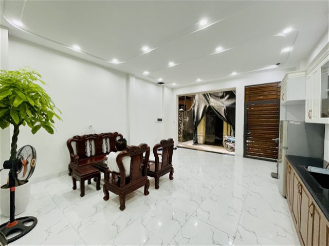 Bán nhà phân lô cán bộ tại ngõ 376 Đường Bưởi, Ba Đình. Gần khu 7.2 ha Vĩnh Phúc và tòa Hòa Bình Green. Nhà đẹp, 6 tầng thang máy.