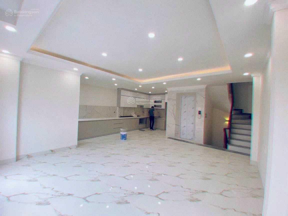 Bán nhà mặt ngõ Tam Trinh, 42m2 x 5.7 tỷ x 6T - lô góc - ô tô - thang máy - ngõ thông.