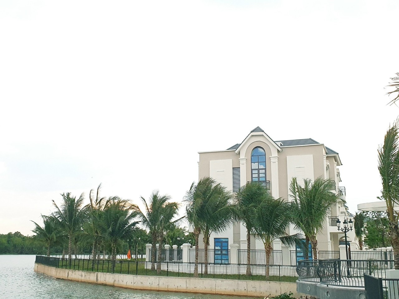 sang nhượng giá vốn biệt thự đơn lập - độc bản vinhomes Grand Park Q9 mã căn V3, vị trí căn góc.