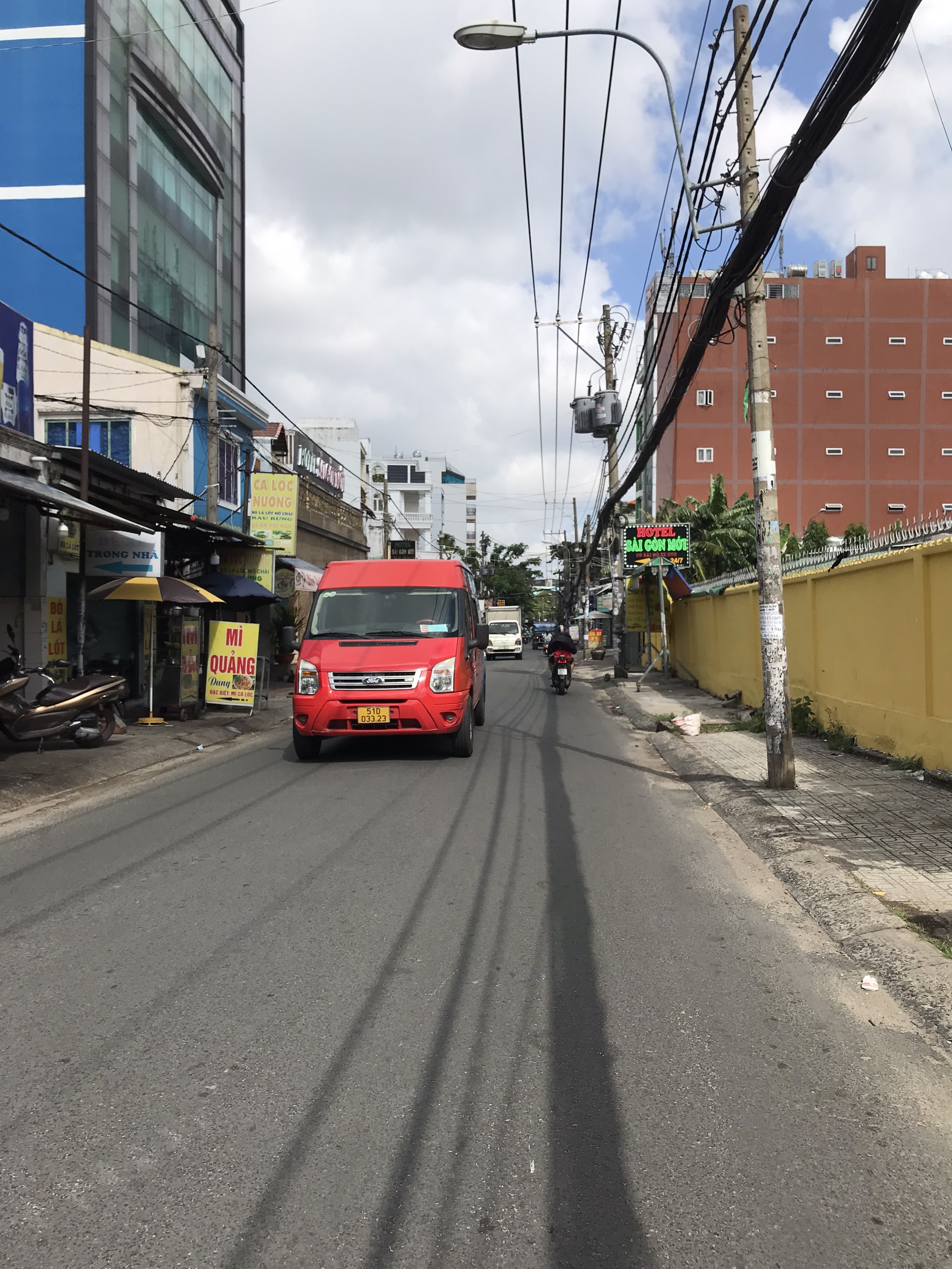 BÁN NHÀ HXH SÁT MT NGUYỄN TƯ GIẢN 2 LẦU SD 80M2 NHỈNH 3 TỶ.