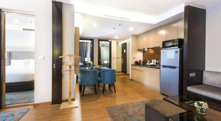 Mặt phố Trần Khát Chân, 142m2, MT5.4m, 65 tỷ, 2 mặt tiền, TM, KD.