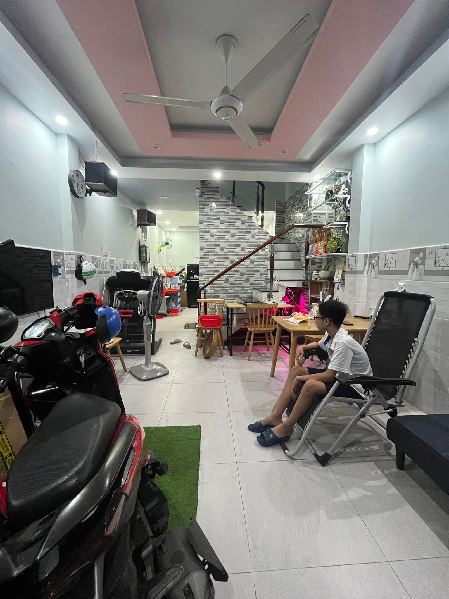 Bán nhà hẻm xe hơi Lạc Long Quân 42m2, 2 lầu, Phường 11 Tân Bình giá 3.9 tỷ.