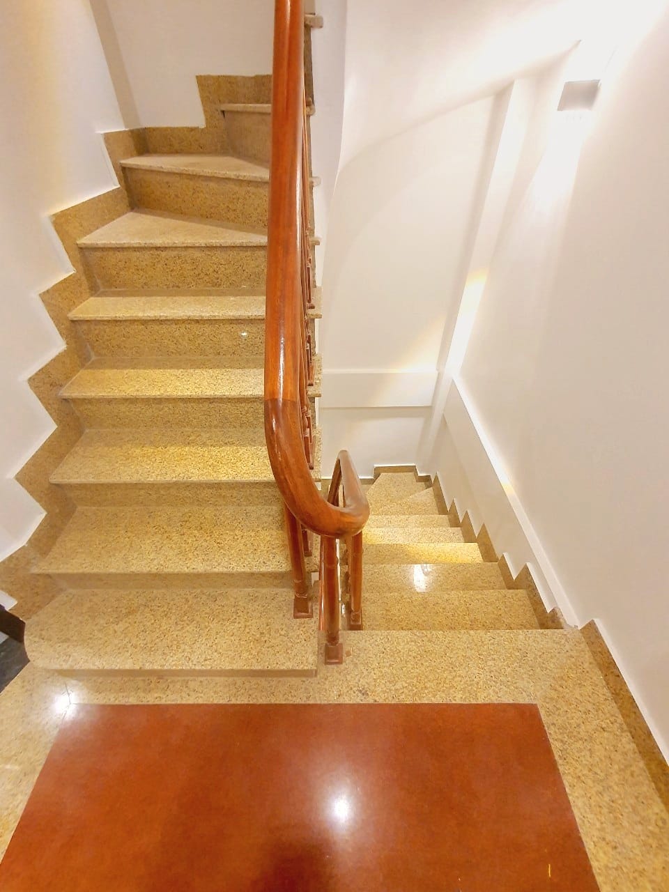 BÁN NHÀ MẶT PHỐ CHÙA QUỲNH HỒNG MAI 45M2 5 TẦNG- VỈA HÈ KINH DOANH – MT 5.5M– GIÁ 8.6 TỶ.