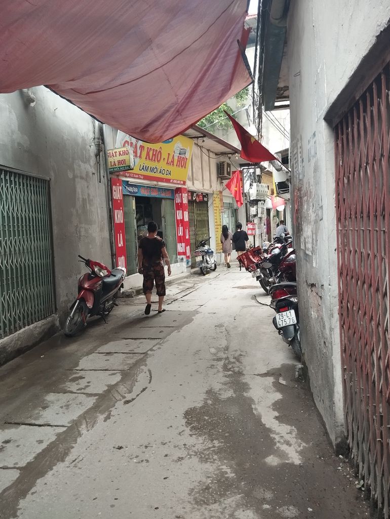 Cần sang nhượng cửa hàng đầu ngõ 85 Xuân Thủy, Cầu Giấy.