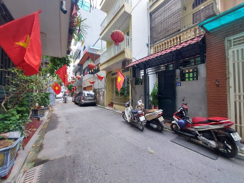 TRUNG TÂM GIA THỤY - PHÂN LÔ - Ô TÔ - PHỐ VIP - AN SINH CỰC ĐỈNH.