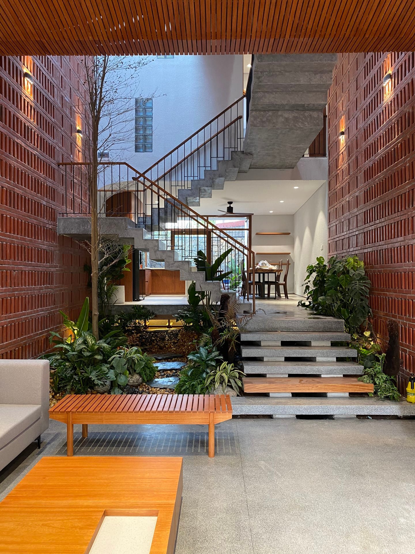 Bán nhà 2 mặt tiền gần đường Triệu Việt Vương gần chợ đêm Sơn Trà.